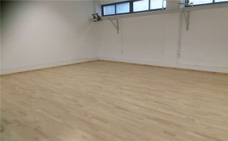 硬木企口風(fēng)雨操場(chǎng)運(yùn)動(dòng)地板單層龍骨結(jié)構(gòu)