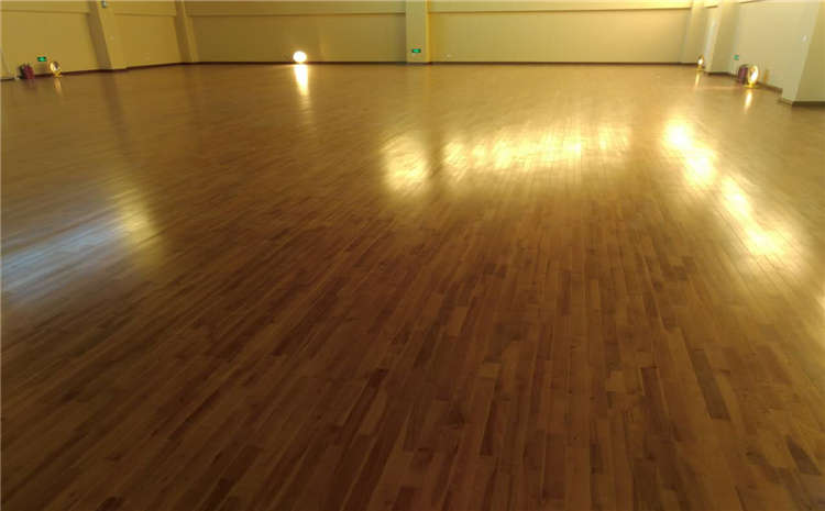 橡膠木舞臺(tái)運(yùn)動(dòng)木地板廠家去哪找？