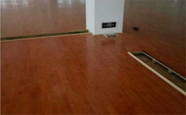 柞木運動體育地板生產(chǎn)廠家