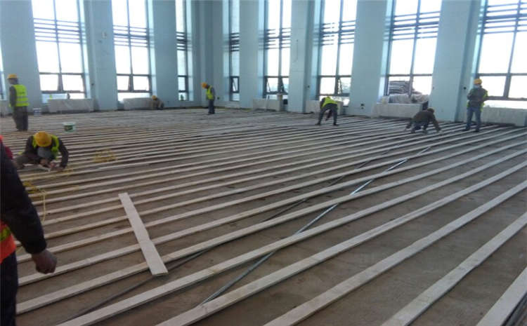 楓樺木體育運動地板哪個牌子好？