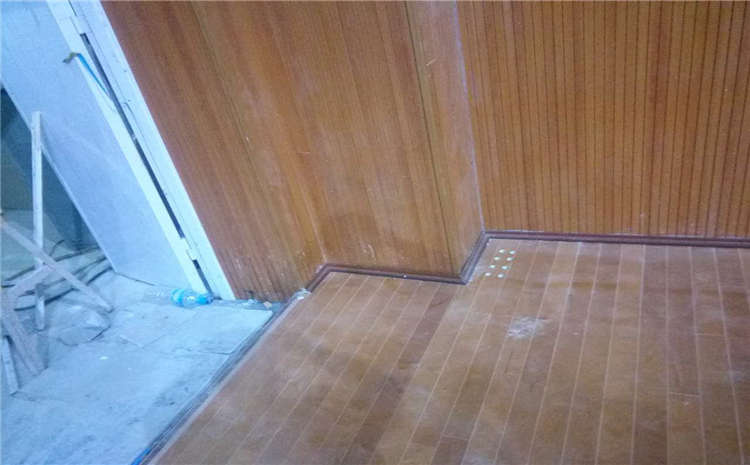 24厚籃球運(yùn)動(dòng)地板怎么維修？