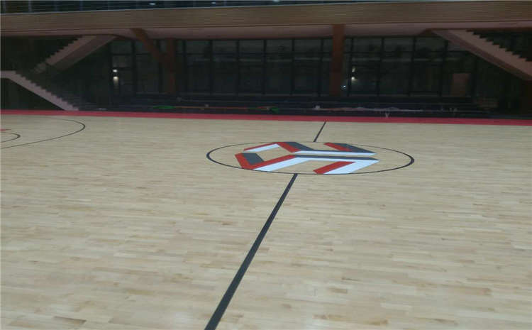 學(xué)校風(fēng)雨操場(chǎng)地板怎么保養(yǎng)？
