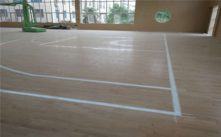 松木運(yùn)動(dòng)體育地板造價(jià)是的多少？