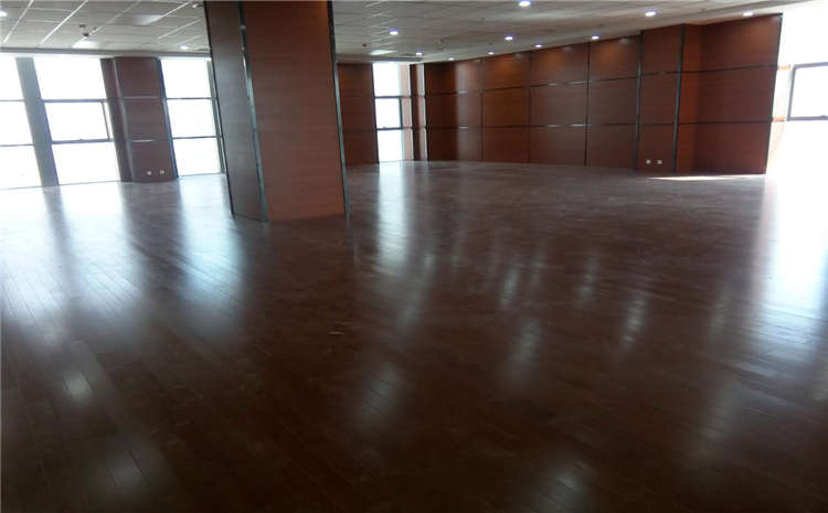 拼接板實(shí)木運(yùn)動地板廠家去哪找？