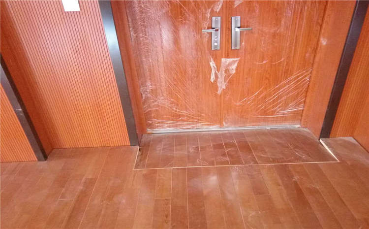 24厚籃球館木地板一般多少錢？