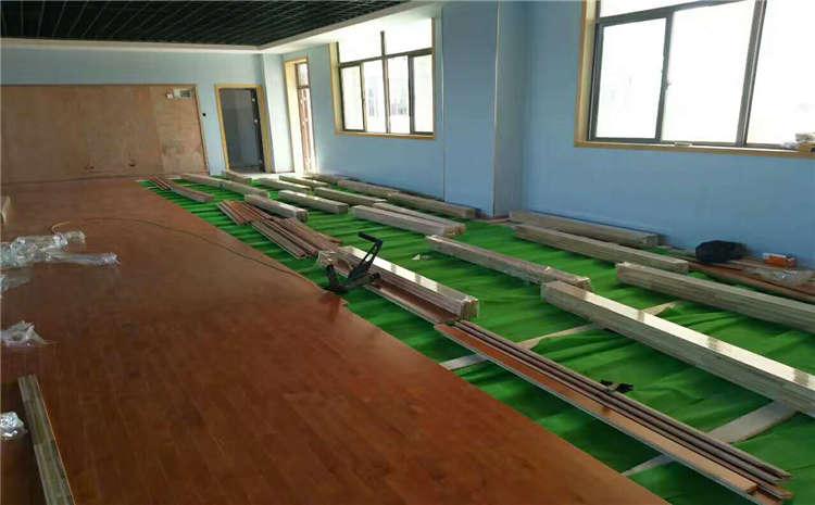 楓木風(fēng)雨操場(chǎng)地板哪個(gè)牌子好？