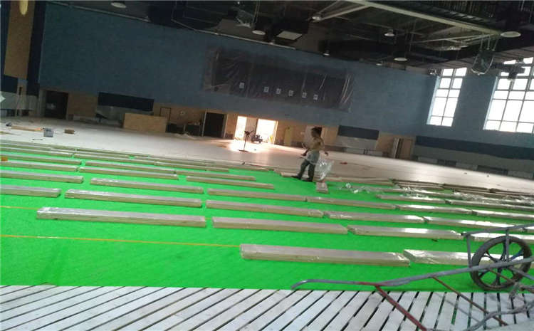 柞木舞臺木地板多少錢一平米？