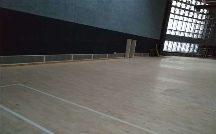 柞木風(fēng)雨操場(chǎng)地板結(jié)構(gòu)