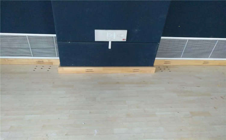 楓木風雨操場運動地板規(guī)格