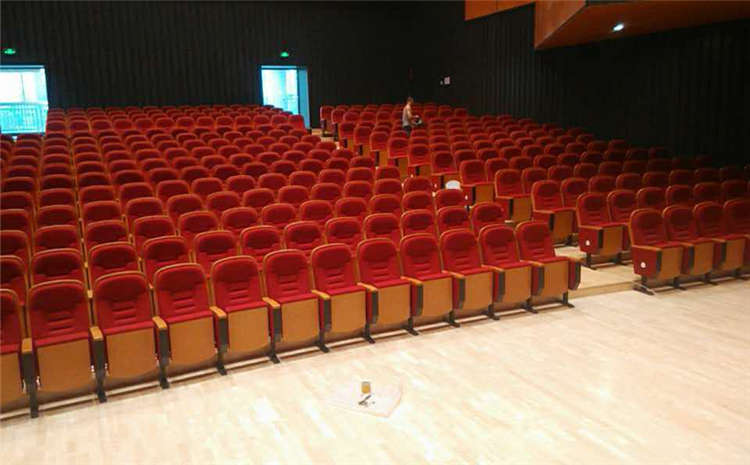 五角楓舞臺(tái)木地板一般多少錢(qián)？