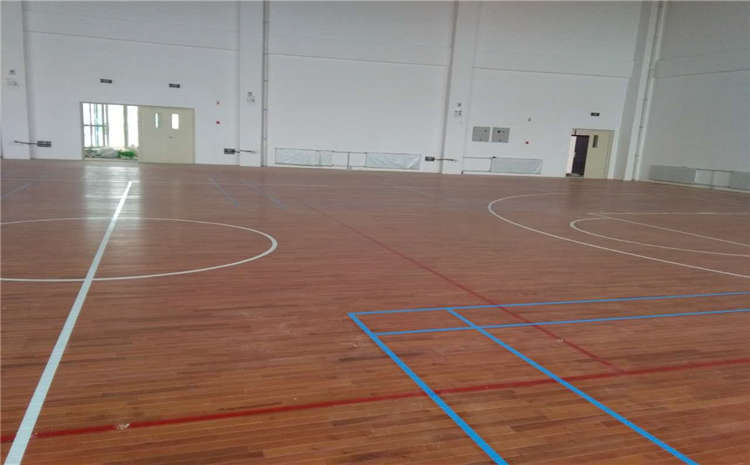 楓木體育館實木地板安裝工藝