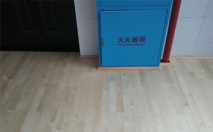 俄勒岡松體育運(yùn)動(dòng)地板怎么翻新？