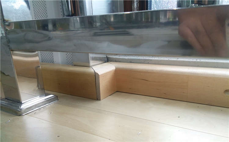 學(xué)校羽毛球館木地板價格是多錢？