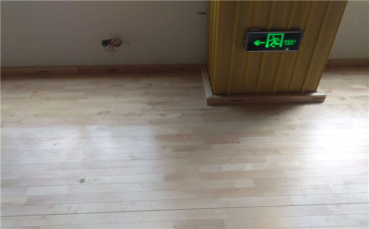 俄勒岡松籃球場地木地板怎么維修？