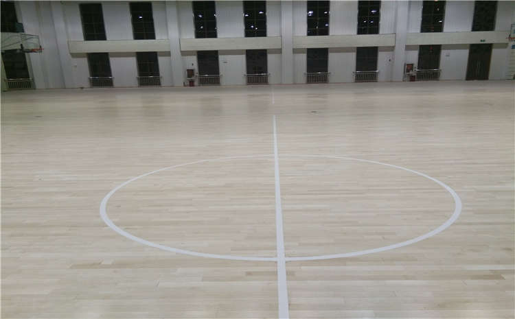 五角楓舞臺運動木地板怎么翻新？