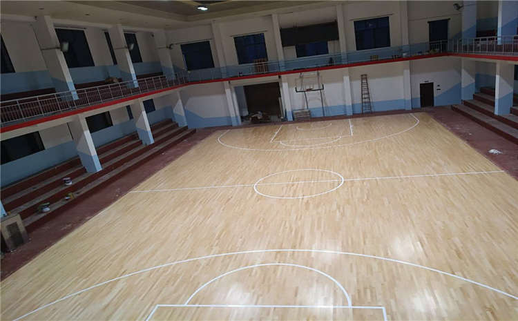 松木木地板籃球館怎么維修？
