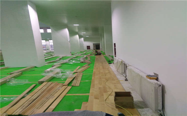 五角楓運(yùn)動(dòng)體育地板每平米價(jià)格