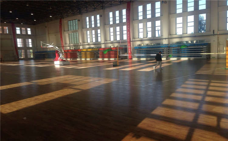 22厚實(shí)木運(yùn)動地板每平米價格