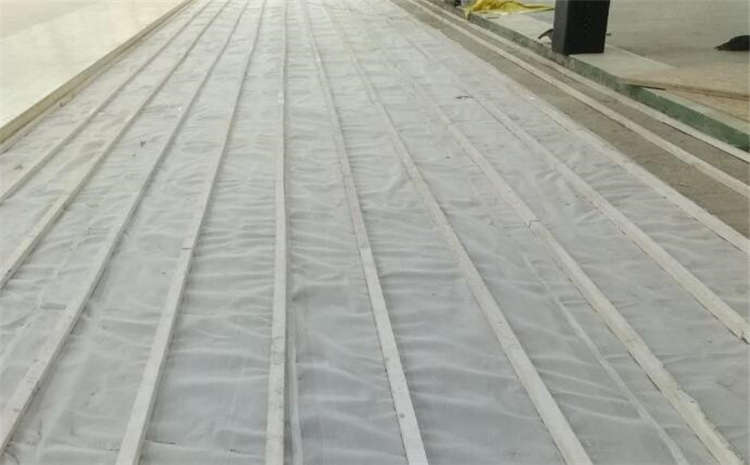 俄勒岡松羽毛球館木地板價格是多少錢？