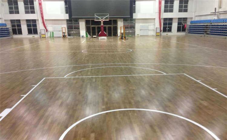柞木運動體育地板造價是的多少？
