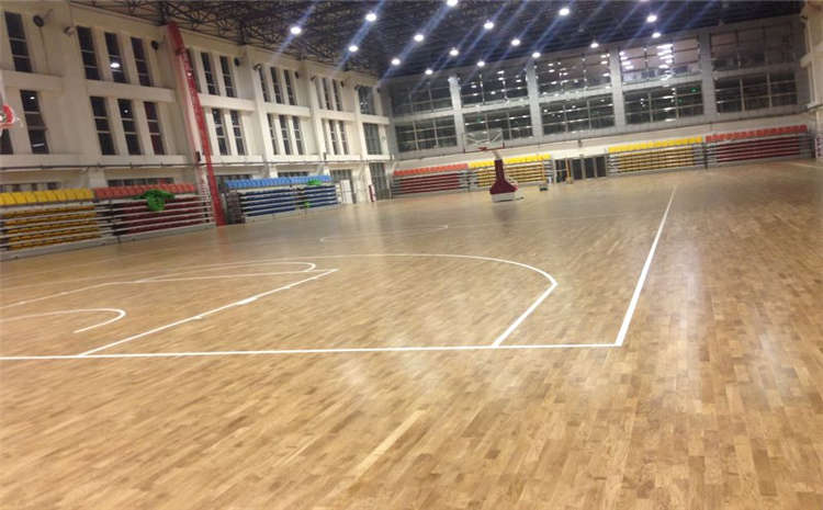 楓木風雨操場運動地板怎么翻新?