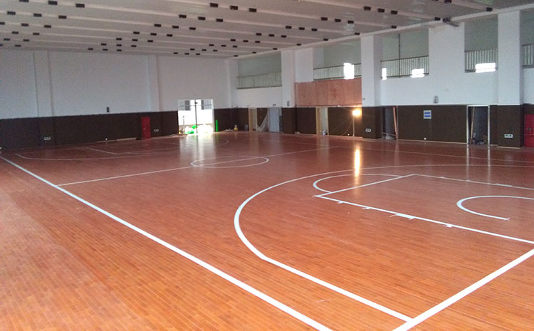 五角楓籃球運(yùn)動(dòng)地板廠**哪**好?
