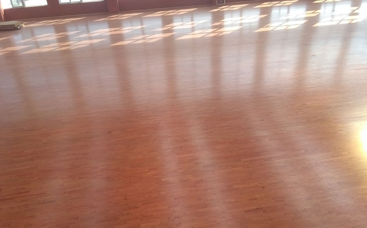 橡膠木體育館實(shí)木地板品牌廠家