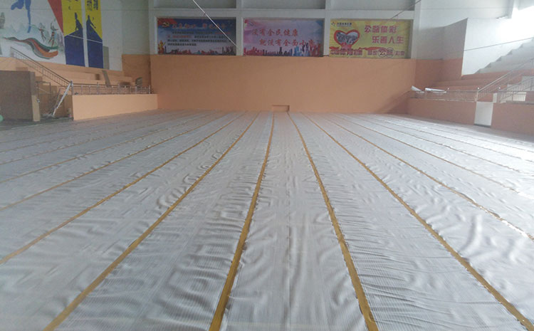 拼接板體育木地板怎么翻新？