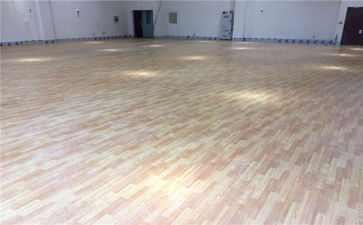 專業(yè)的風(fēng)雨操場地板施工技術(shù)方案