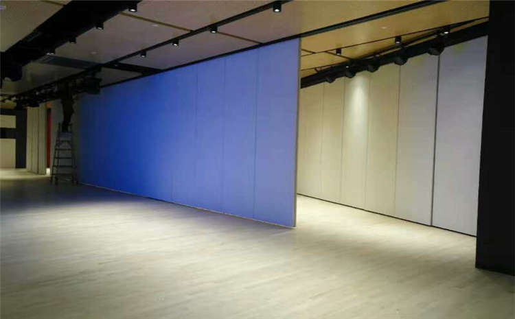 專業(yè)的木地板籃球場價格