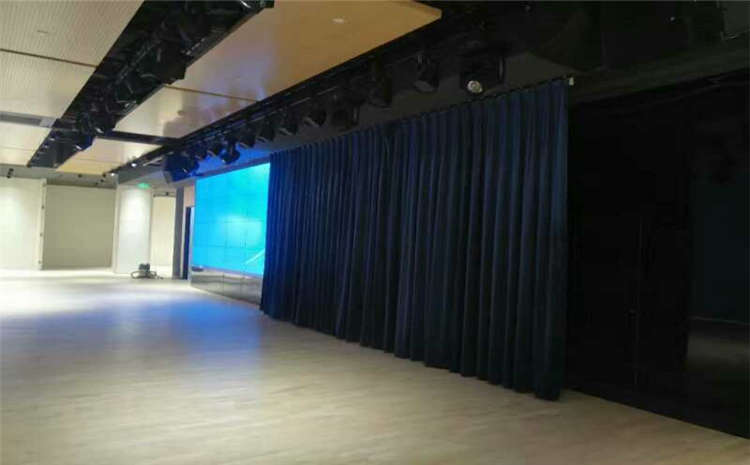 五角楓NBA籃球場木地板價(jià)格是多少錢？