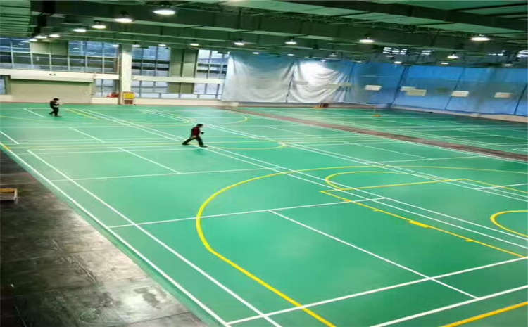 柞木風雨操場運動地板怎么翻新？