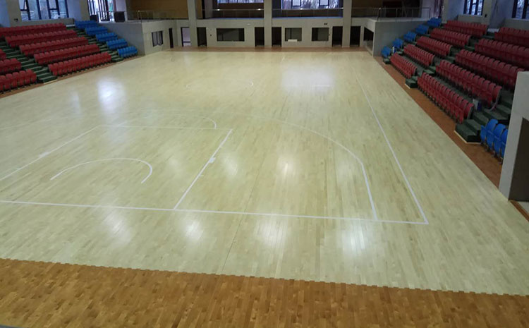 五角楓風(fēng)雨操場地板圖片及價格