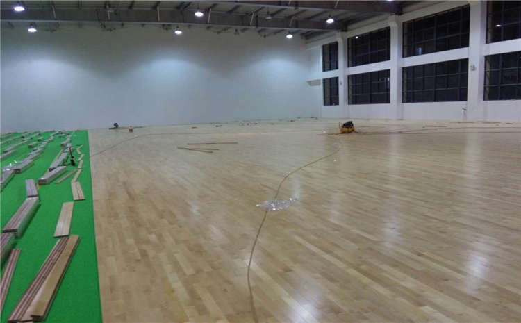 五角楓舞臺運(yùn)動木地板報(bào)價(jià)