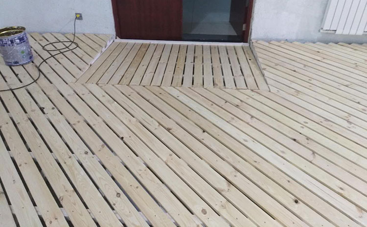 學(xué)校羽毛球館木地板價格是多錢？