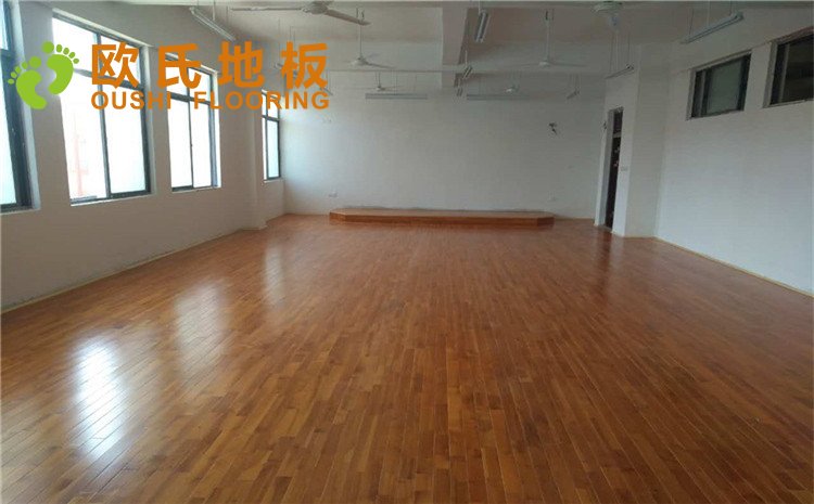 江西鷹潭第五中學(xué)舞蹈室木地板案例