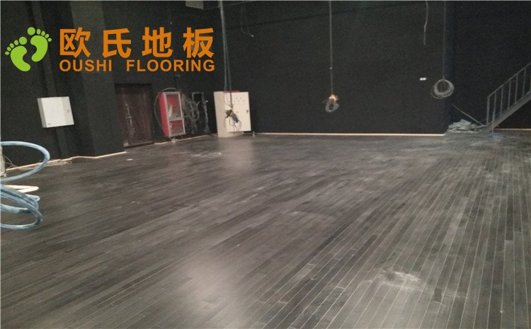 河北唐山師范學(xué)院舞臺木地板圖片