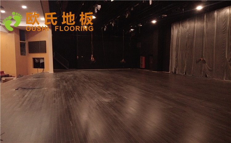 河北唐山師范學(xué)院舞臺木地板圖片