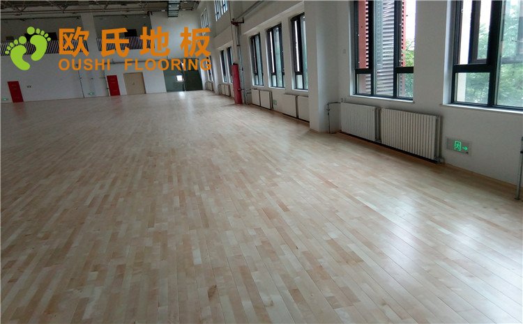 北京順義區(qū)趙全營鎮(zhèn)天順小學籃球館木地板圖片
