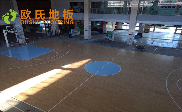 福建龍巖羅龍西路269號(hào)籃球館木地板圖片